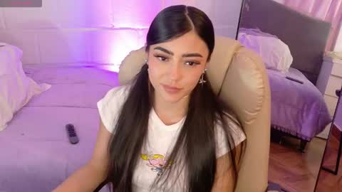 HAZEL LYNN ROSS online show from 11.20.25