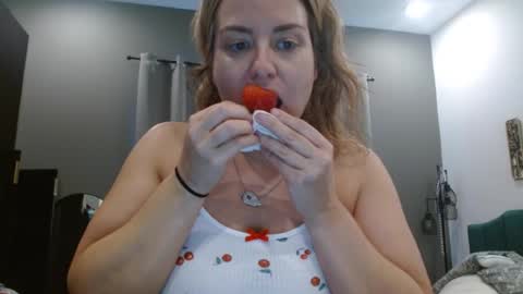 Snapshot of hazel_skye chatting on 07.16.26 Hazel online show from 07.16.26