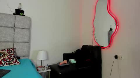 hazel_slim_ online show from 01.05.26