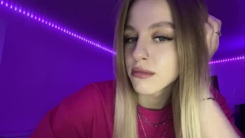 Snapshot of hazelbelgrade chatting on 12.14.25 Vuklly online show from 12.14.25