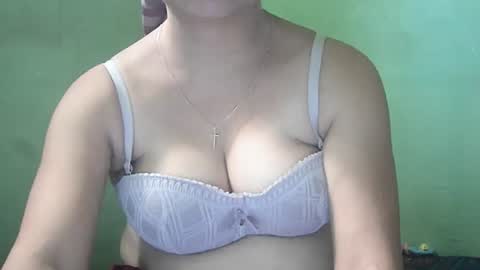 Snapshot of hazeldhane chatting on 06.18.26 hazeldhane online show from 06.18.26