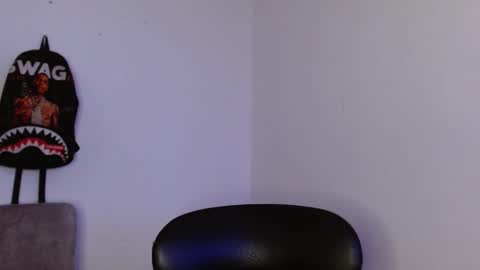 hazlan_420 online show from 11.10.25