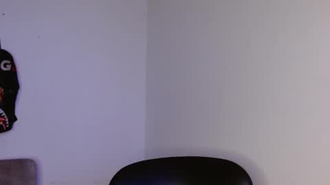 Snapshot of hazlan_420 chatting on 12.23.25 hazlan_420 online show from 12.23.25