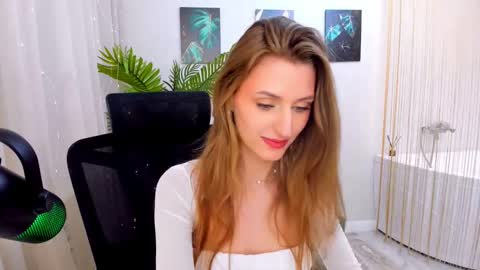 Snapshot of heartedlove_1 chatting on 02.23.25 heartedlove_1 online show from 02.23.25