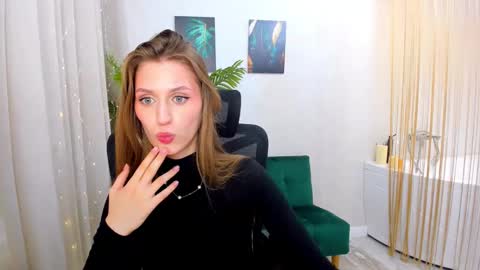 Snapshot of heartedlove_1 chatting on 03.11.25 heartedlove_1 online show from 03.11.25