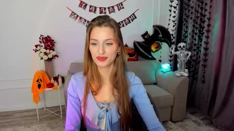 Snapshot of heartedlove_1 chatting on 10.12.25 heartedlove_1 online show from 10.12.25