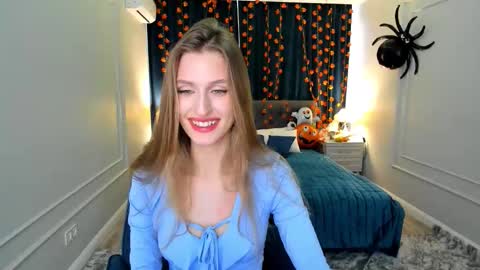 Snapshot of heartedlove_1 chatting on 10.19.25 heartedlove_1 online show from 10.19.25