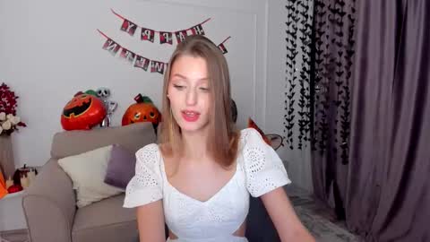 Snapshot of heartedlove_1 chatting on 10.20.25 heartedlove_1 online show from 10.20.25