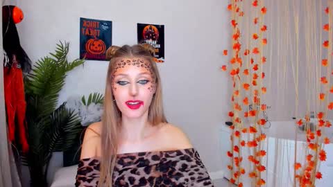 Snapshot of heartedlove_1 chatting on 10.31.25 heartedlove_1 online show from 10.31.25