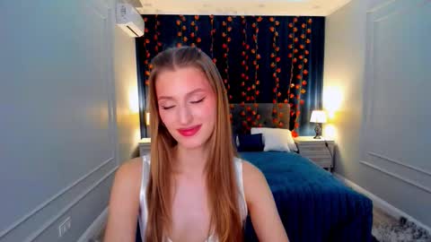 Snapshot of heartedlove_1 chatting on 11.19.25 heartedlove_1 online show from 11.19.25