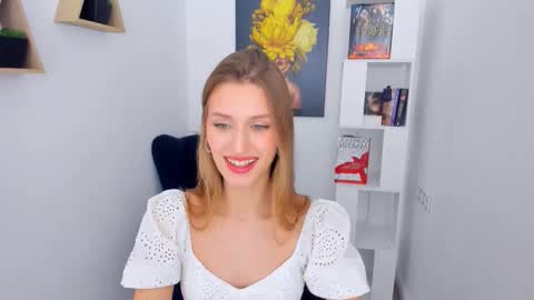 Snapshot of heartedlove_1 chatting on 11.22.25 heartedlove_1 online show from 11.22.25