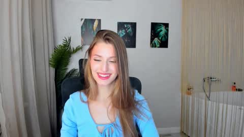 Snapshot of heartedlove_1 chatting on 11.23.25 heartedlove_1 online show from 11.23.25