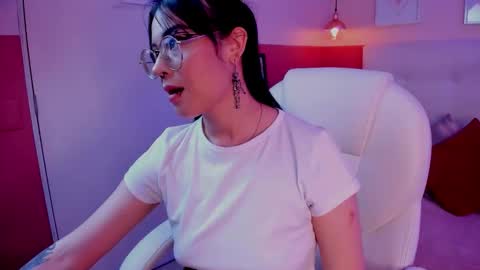 Snapshot of heaven_delight chatting on 10.29.25 Heaven online show from 10.29.25