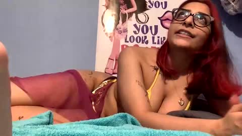 Snapshot of heavensbunny chatting on 01.11.25 heaven the muslim slut online show from 01.11.25