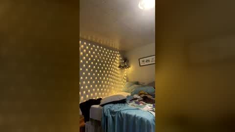 Snapshot of heavylowlush chatting on 03.16.26 sydney creamz online show from 03.16.26