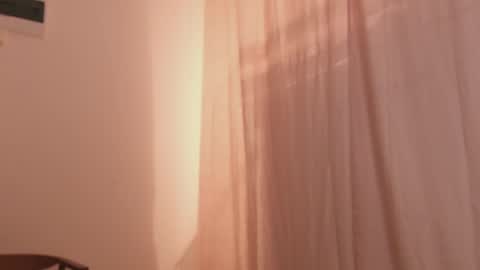 Snapshot of hee_jeen chatting on 12.24.24 Jeen online show from 12.24.24