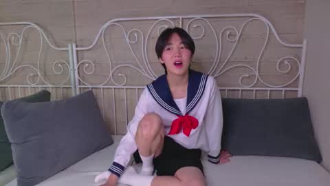 Snapshot of heejinwang chatting on 10.29.25 HEEJIN online show from 10.29.25