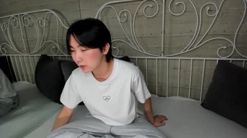 Snapshot of heejinwang chatting on 11.01.25 HEEJIN online show from 11.01.25