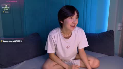 Snapshot of heejinwang chatting on 11.19.25 HEEJIN online show from 11.19.25