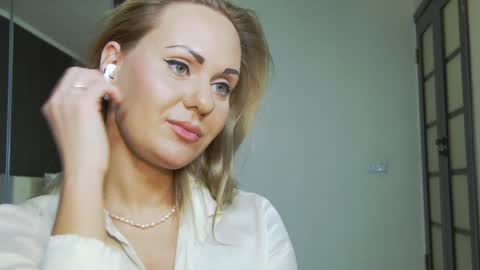 Helen online show from 01.27.25