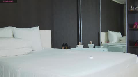 Helen online show from 10.20.25