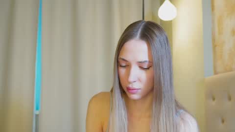 Snapshot of heidas_passion chatting on 05.29.26 Heida online show from 05.29.26