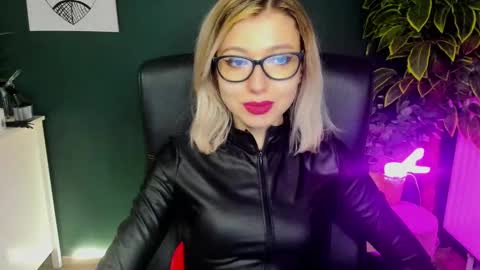 Snapshot of heidi_pleasure chatting on 01.23.25 Heidi online show from 01.23.25