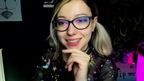 Snapshot of heidi_pleasure chatting on 02.13.25 Heidi online show from 02.13.25