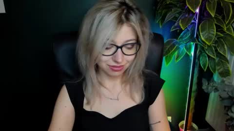 Snapshot of heidi_pleasure chatting on 10.07.25 Heidi online show from 10.07.25