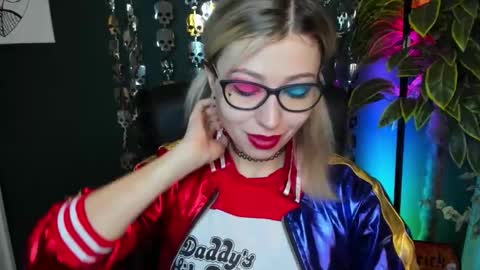 Snapshot of heidi_pleasure chatting on 10.31.25 Heidi online show from 10.31.25