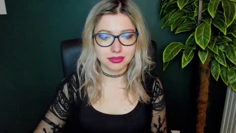 Snapshot of heidi_pleasure chatting on 12.02.25 Heidi online show from 12.02.25