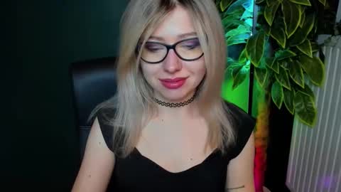 Snapshot of heidi_pleasure chatting on 12.03.25 Heidi online show from 12.03.25