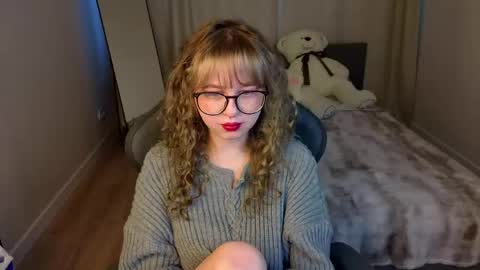 Snapshot of helen_carson chatting on 04.15.26 Helen Carson online show from 04.15.26