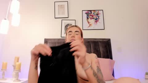 Snapshot of helen_mooree chatting on 03.12.25 Helen online show from 03.12.25