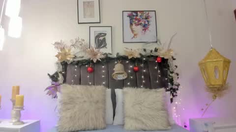 Snapshot of helen_mooree chatting on 12.16.25 Helen online show from 12.16.25