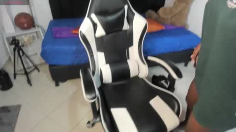 Snapshot of helena_copper chatting on 11.19.25 HELENA COPPER online show from 11.19.25