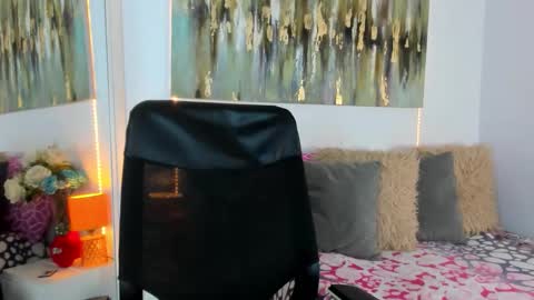 Snapshot of helena_santos01 chatting on 10.22.25 Helena Santos online show from 10.22.25