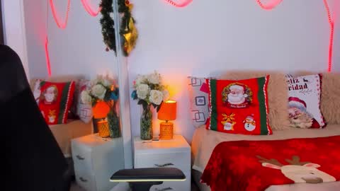 Snapshot of helena_santos01 chatting on 11.15.25 Helena Santos online show from 11.15.25