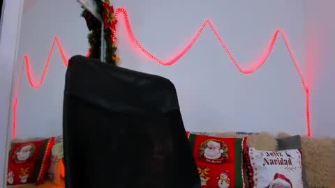 Snapshot of helena_santos01 chatting on 11.28.25 Helena Santos online show from 11.28.25