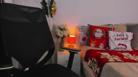 Snapshot of helena_santos01 chatting on 11.29.25 Helena Santos online show from 11.29.25