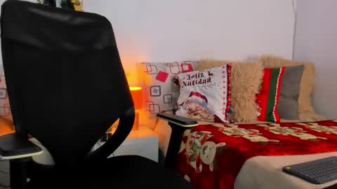 Snapshot of helena_santos01 chatting on 12.04.25 Helena Santos online show from 12.04.25