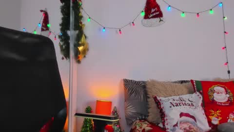 Snapshot of helena_santos01 chatting on 12.14.25 Helena Santos online show from 12.14.25