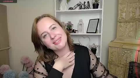 Snapshot of helenbrais chatting on 10.07.25 Helen online show from 10.07.25