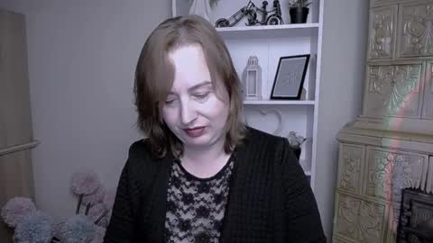 Snapshot of helenbrais chatting on 10.10.25 Helen online show from 10.10.25