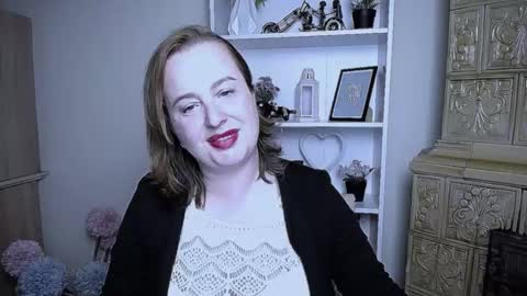 Snapshot of helenbrais chatting on 10.11.25 Helen online show from 10.11.25