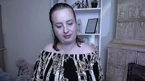 Snapshot of helenbrais chatting on 10.16.25 Helen online show from 10.16.25