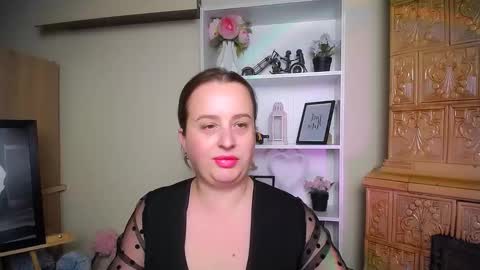 Snapshot of helenbrais chatting on 11.24.25 Helen online show from 11.24.25