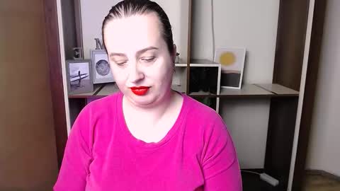 Snapshot of helenbrais chatting on 12.15.25 Helen online show from 12.15.25