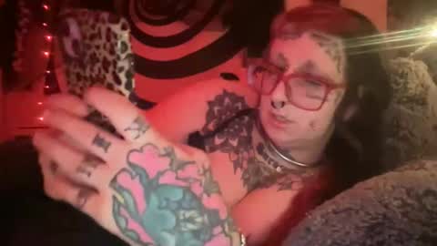 Bunnie Rotz online show from 12.19.25