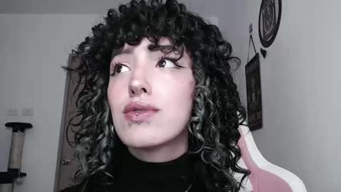 Snapshot of hell_666_xxx chatting on 01.04.25 cher online show from 01.04.25